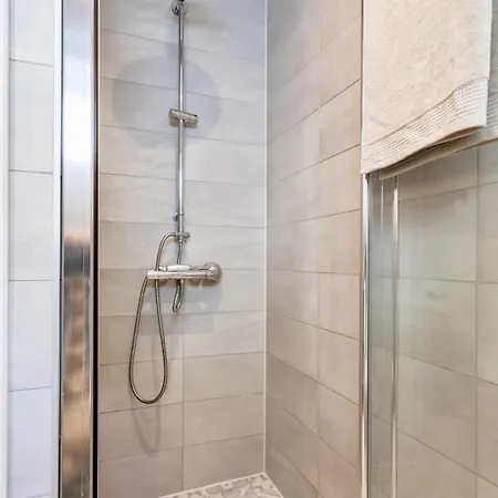 Modern Comfort In Classic In City Center